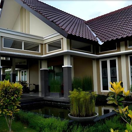 Wonua Monapa Hotel Resort Kendari Exterior foto