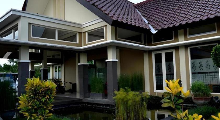 Wonua Monapa Hotel Resort Kendari Exterior foto
